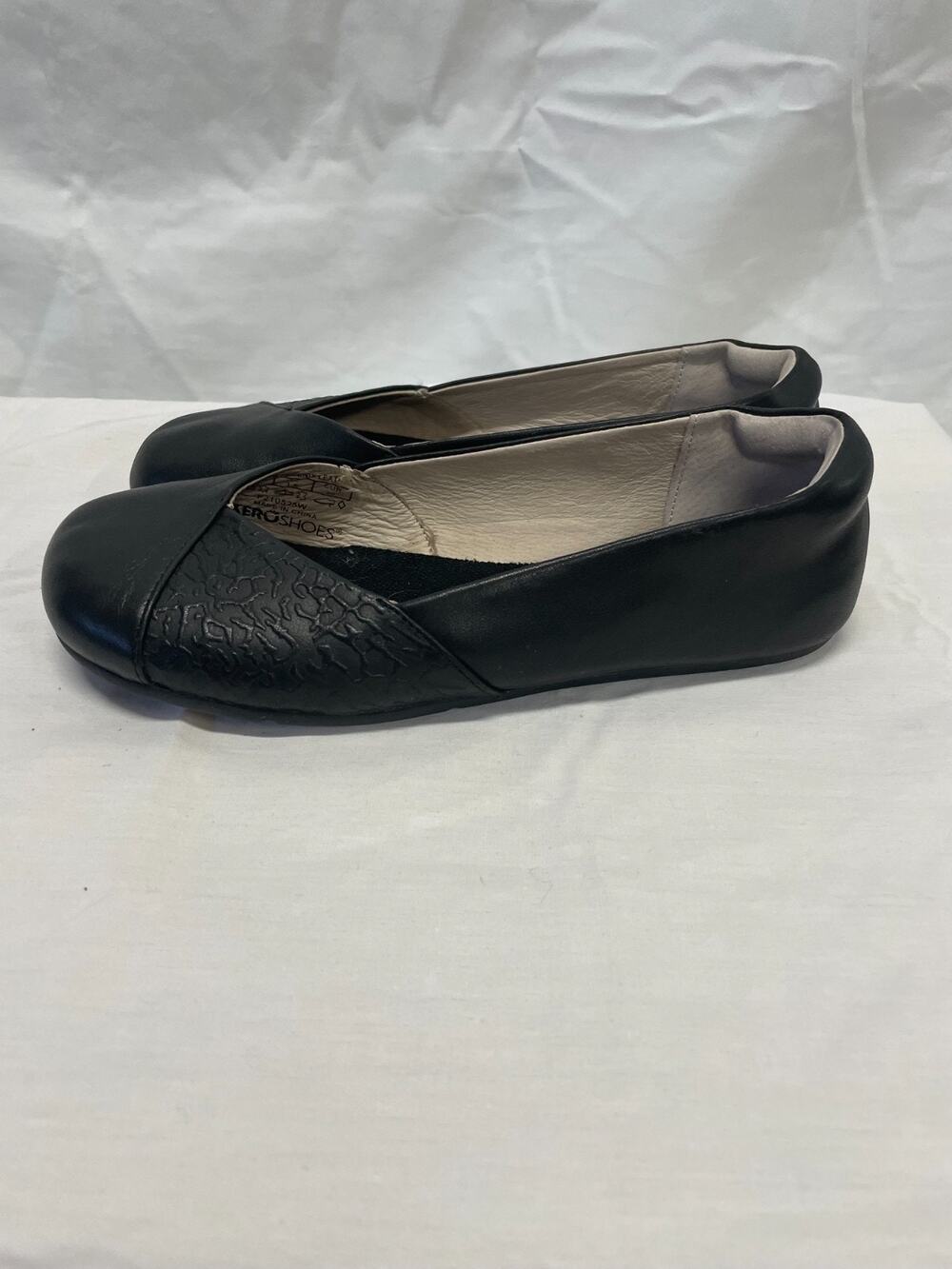 Xero Women's Phoenix Leather Flats Textured Toe Cap Size 5.5 Black Shoes